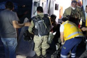 PKK yol kapattı: 16 asker yaralı