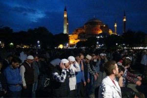 Binlerce kişi Ayasofya'da namaz kıldı