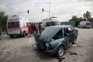 &Ccedil;ubuk'ta trafik kazası: 10 yaralı