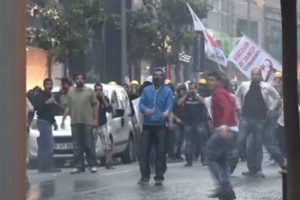 Şişli'de polise taş ve molotof yağmuru