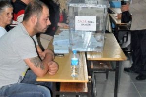 Sandık başında kalp krizi