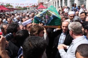 Osmanlı hanedanı cenazede buluştu