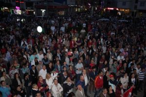 CHP Yalova'da zaferi kutlamaya başladı