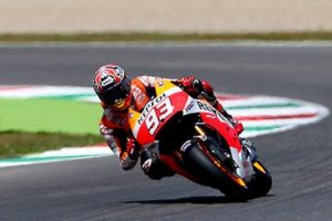 Marquez r&uuml;zgarı s&uuml;r&uuml;yor