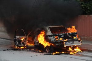 Bursa'da LPG'li otomobil alev alev yandı