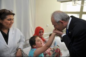 Kılı&ccedil;daroğlu'ndan Somalı ailelere ziyaret