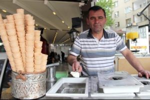 Bu dondurma &ccedil;ok farklı