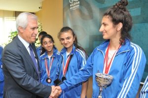 Şampiyon işitme engelliler kupayı Bozbey'e getirdi