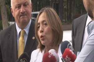 G&uuml;l, CHP'li vekilleri kabul etti