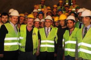 O t&uuml;nelde ışık g&ouml;r&uuml;nd&uuml;!