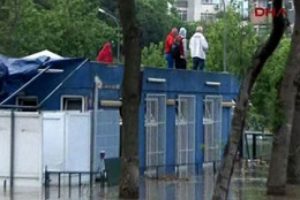 Halı saha su altında kaldı!