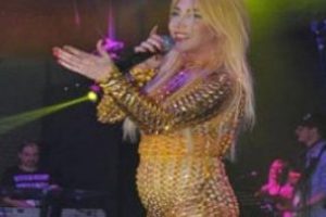 Hande Yener kilolu fotoğraflarına cevap verdi...