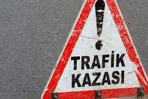 Otomobil ile kamyonet &ccedil;arpıştı: 2 &ouml;l&uuml;