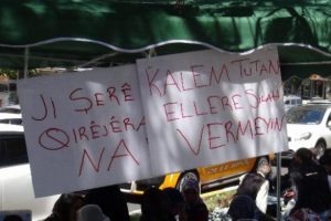 Annelerin eylemi devam ediyor