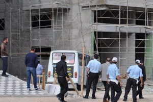 &Ouml;ğrenci servisi inşaata &ccedil;arptı