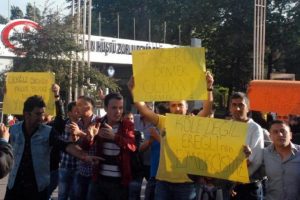 Taşeron iş&ccedil;ilerden protesto y&uuml;r&uuml;y&uuml;ş&uuml;