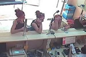 Soma i&ccedil;in toplanan parayı &ccedil;aldılar