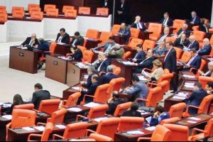Madencilerle ilgili yasanın g&ouml;r&uuml;şmesi gergin başladı