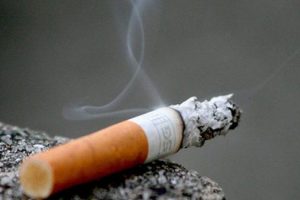 Gen&ccedil; erkeklerin sigarayı bırakma şansı daha y&uuml;ksek