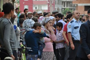 Bursa'da vatandaşı sokağa d&ouml;ken yangın!