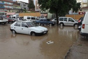 Sağanak yağış hayatı olumsuz etkiledi