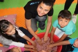 Tuba B&uuml;y&uuml;k&uuml;st&uuml;n'den miniklere ziyaret