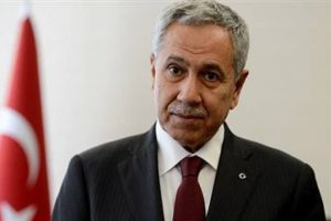 B&uuml;lent Arın&ccedil; Polonya'da