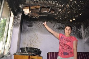 Televizyon patladı ve ev bu hale geldi