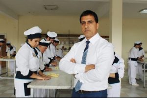 Meslek &ouml;ğretip &uuml;st&uuml;ne de para veriyorlar