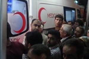 &Ouml;zel otomobile silahla ateş a&ccedil;ıldı: 1 &ouml;l&uuml;