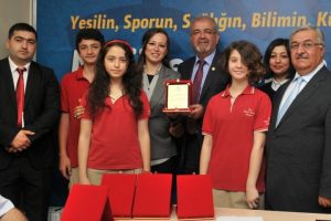 Nil&uuml;fer'de &ouml;ğrenciler 10 ton atık yağ topladı