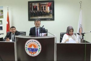 Gemlik Belediye Meclisi'nde 'beddualı oturum'