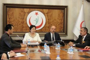 M&uuml;ezzinoğlu Kırgız mevkidaşıyla bir araya geldi