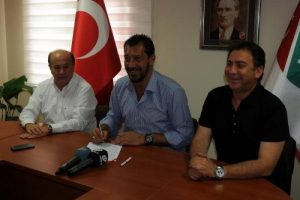 Ufuk Sarıca'dan 2 yıllık imza