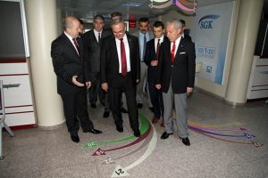 SGK il binasını inceleyen vali, renkli &ccedil;izgilere hayran kaldı