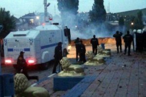 Taşlı sopalı mahalle kavgası