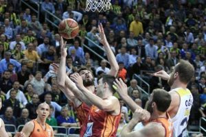 Şampiyonluğa 'Fener' yaktı
