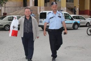 Emekli imamdan &ouml;rnek davranış