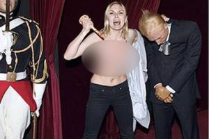 FEMEN &uuml;yeleri bu kez Putin'e saldırdı