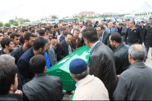 &Ouml;ld&uuml;r&uuml;len Do&ccedil;ent son yolculuğuna uğurlandı