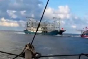 &Ccedil;in gemisi ile Vietnam teknesi arasında kovalamaca