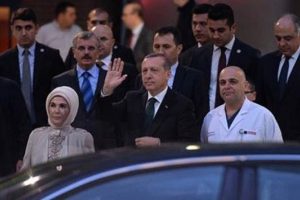 Başbakan Erdoğan Kenan Işık'ı ziyaret etti
