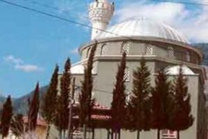İmam m&uuml;ezzini hastanelik etti