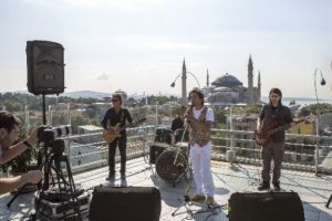 Rock&ccedil;ı imama konser vizesi