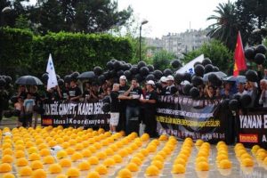 301 madenciye kasklı anma