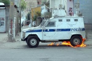 Polisten g&ouml;stericilere anons: Eylem yapıyorsanız adam gibi yapın