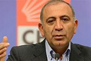 G&uuml;rsel Tekin kendi TV'sini kurdu