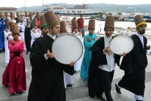 Semazenler y&uuml;r&uuml;y&uuml;ş yaptı