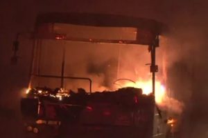 Halk otob&uuml;s&uuml;ne molotoflu saldırı