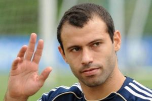 Mascherano Barcelona'da kaldı